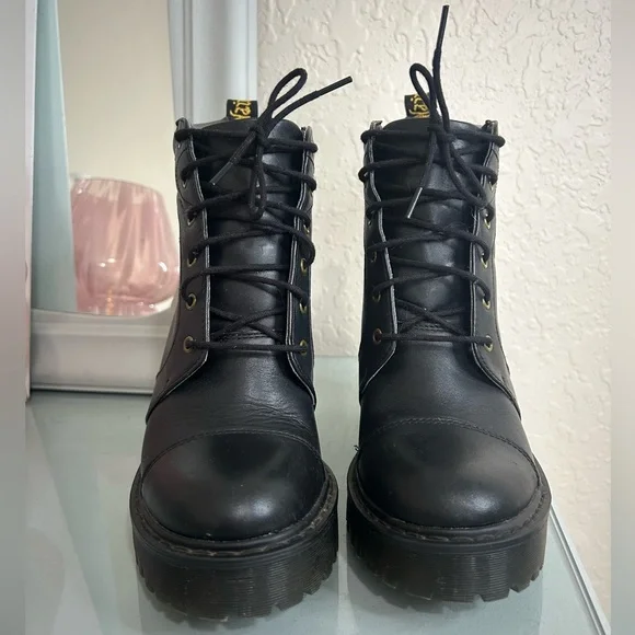Dr. Martens Averil Women’s Leather Heeled Ankle Boot in Size 7 - Picture 5 of 10